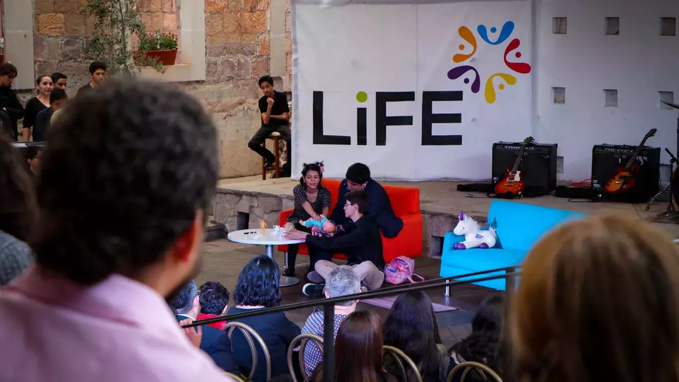 Canto, danza, música en el festival de arte del tec de monterrey en Zacatecas