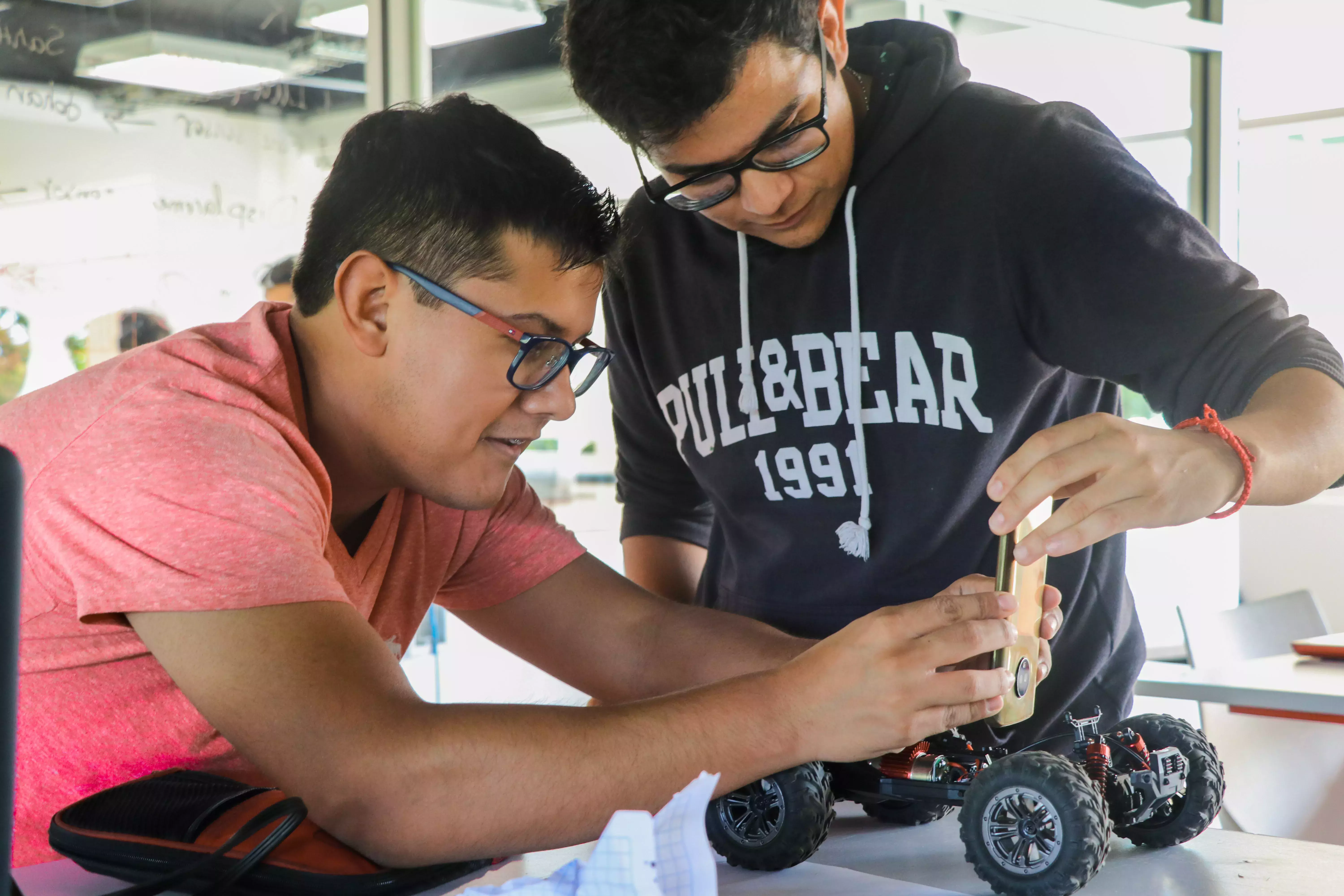 Alumnos del Tecnológico de Monterrey viviendo su Semanai en campus Tampico