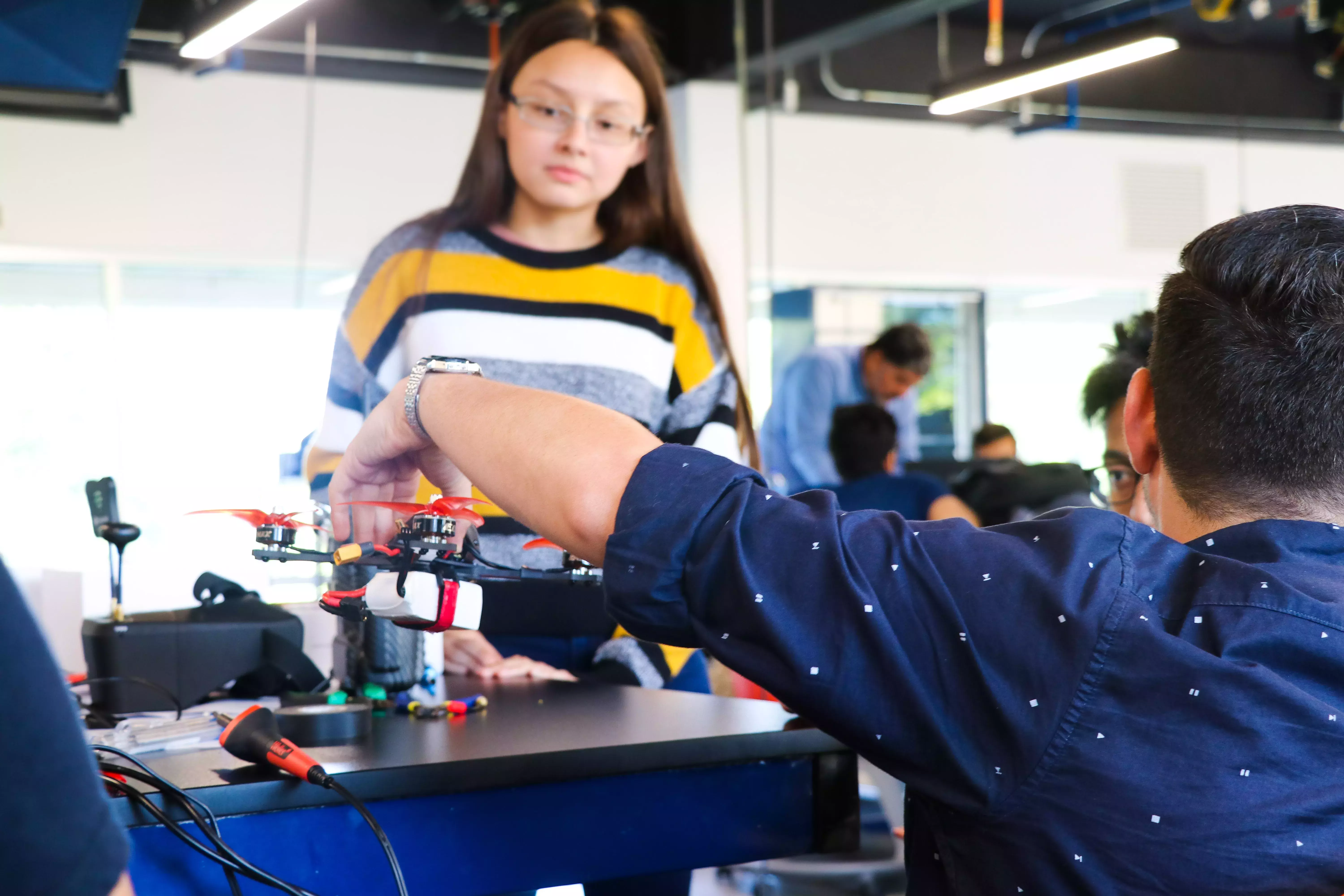 Maestro del Tecnológico de Monterrey impartiendo la Semanai en campus Tampico