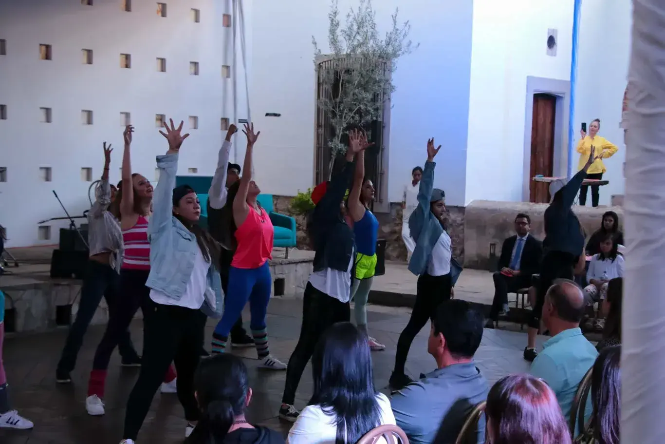 Canto, danza, música en el festival de arte del tec de monterrey en Zacatecas