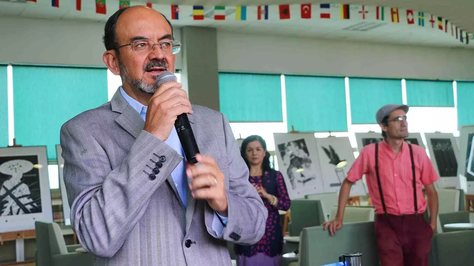 Alumnos del Tec de Monterrey conocen exposición de Juan Rulfo.