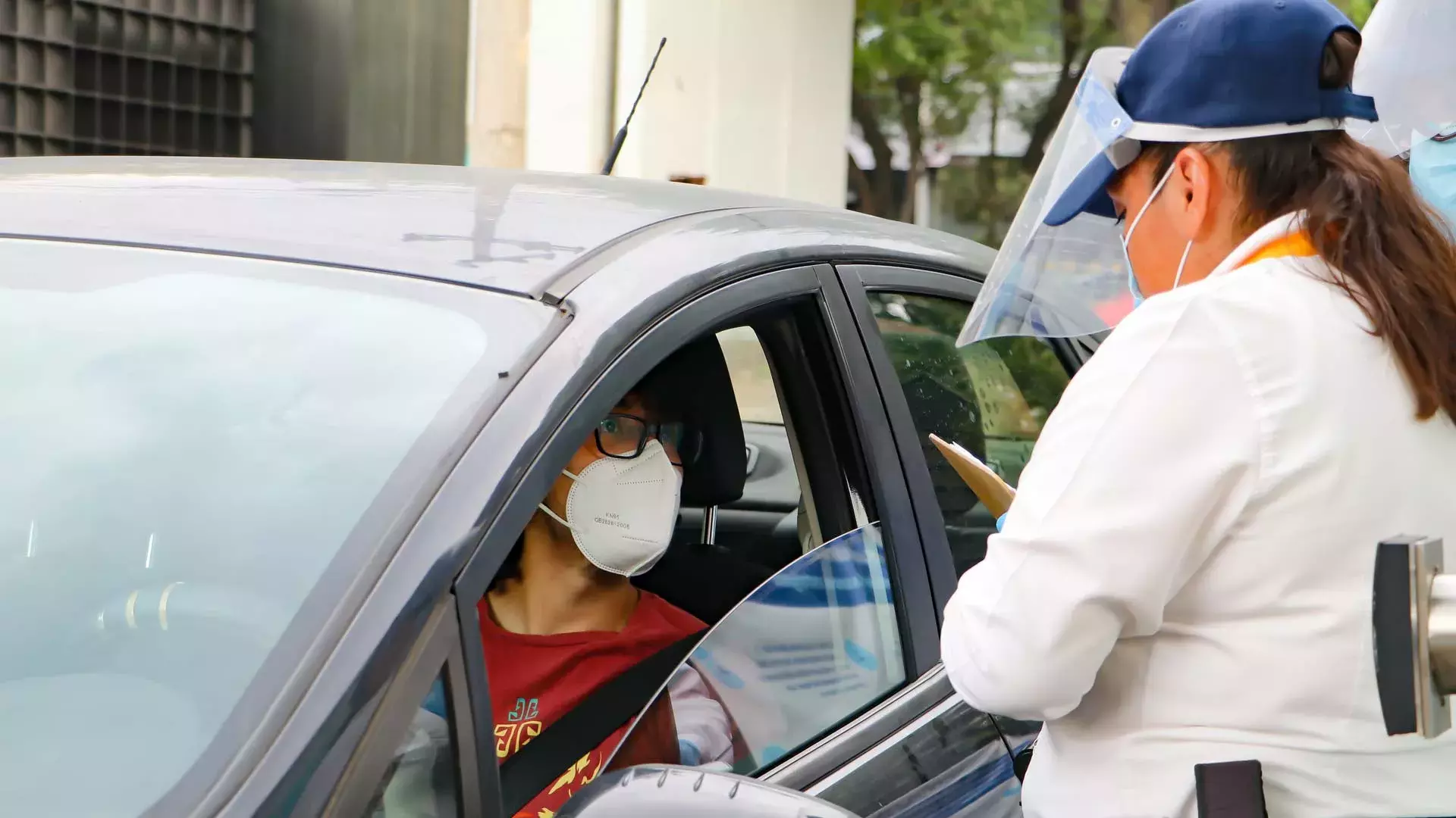 Antes de ingresar a las instalaciones del Tec campus Ciudad de México, estudiantes, profesores y colaboradores deben pasar por un filtro sanitario.