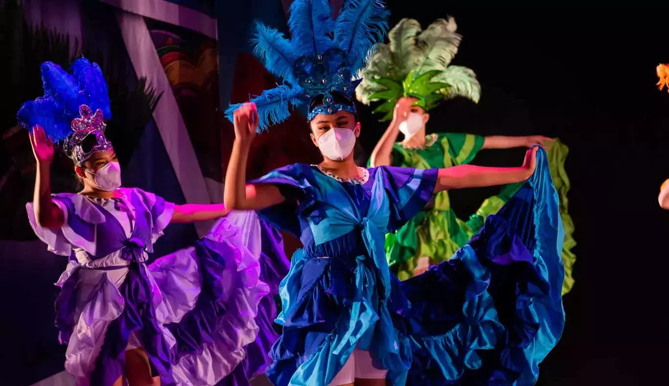 Bailarinas en el escenario de "La Lotería", Raíces 2021