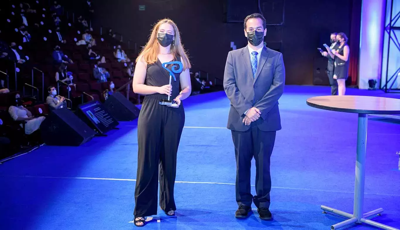 Ewa Hadul, Mejor Estudiante de Grupos Estudiantiles