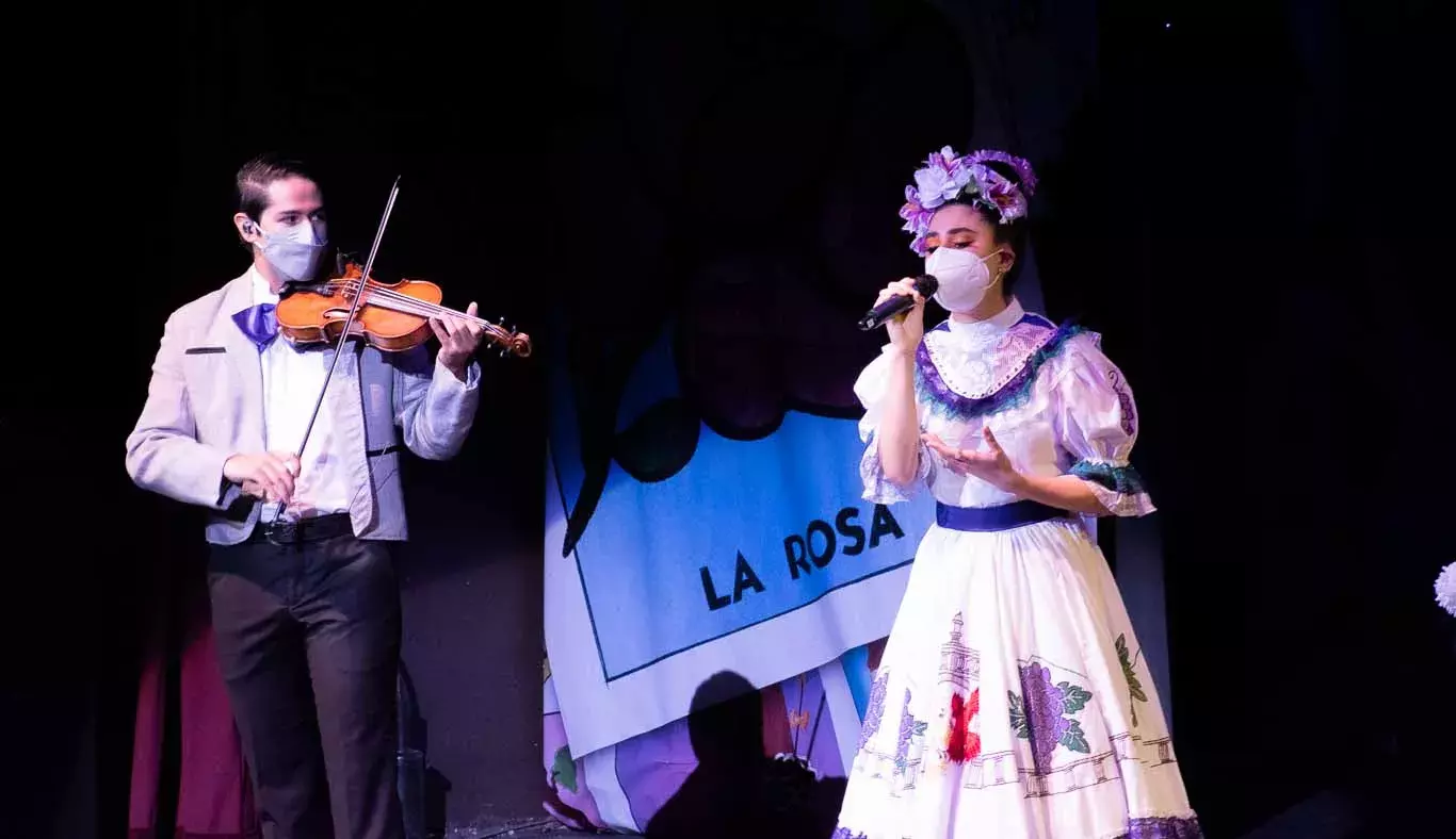 Violinista y cantante en "La Lotería", Raíces 2021