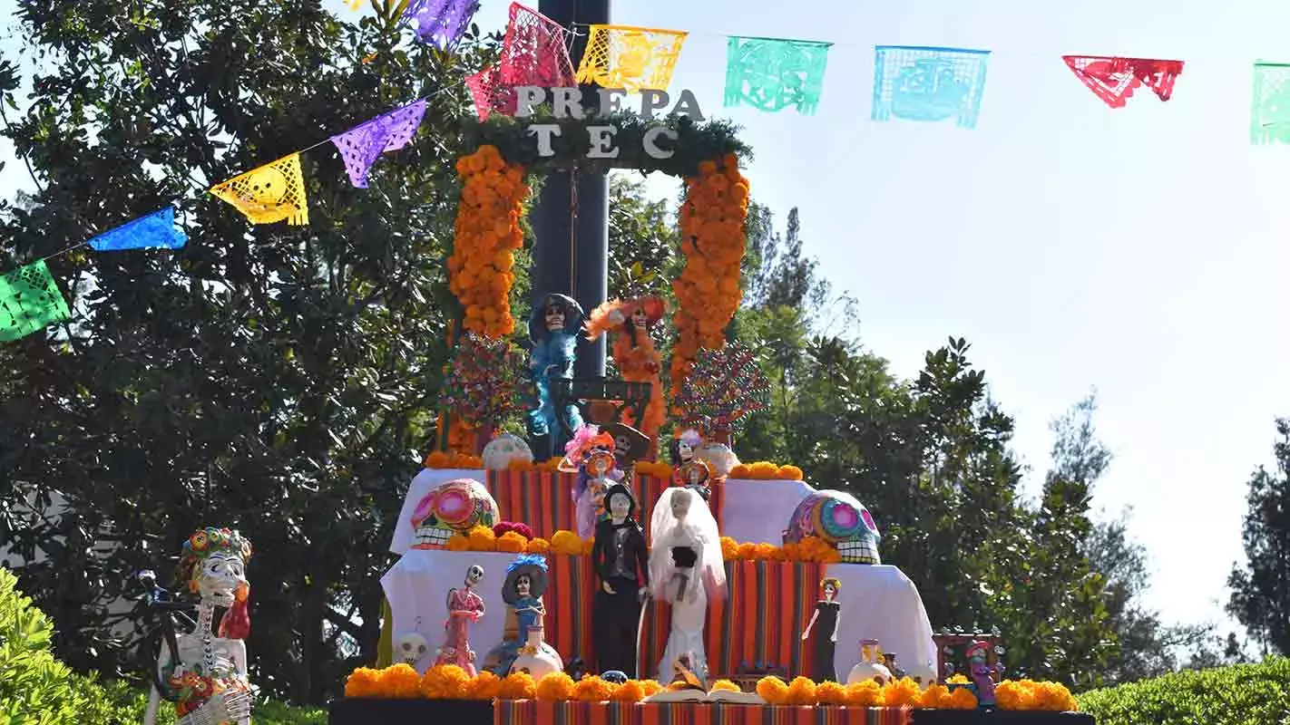 Fiesta de Humanidades en PrepaTec Guadalajara celebra el Día de Muertos.