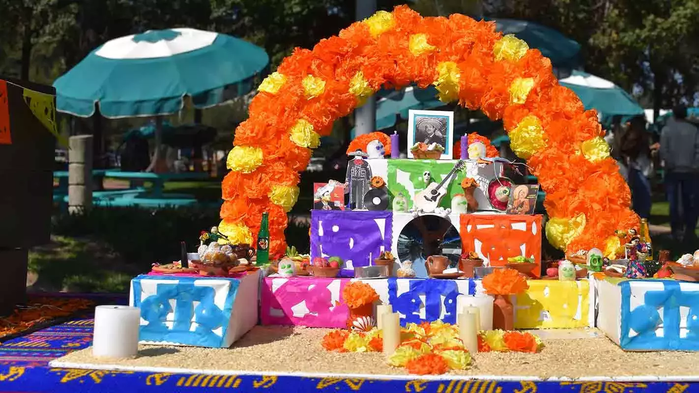 Fiesta de Humanidades en PrepaTec Guadalajara celebra el Día de Muertos.