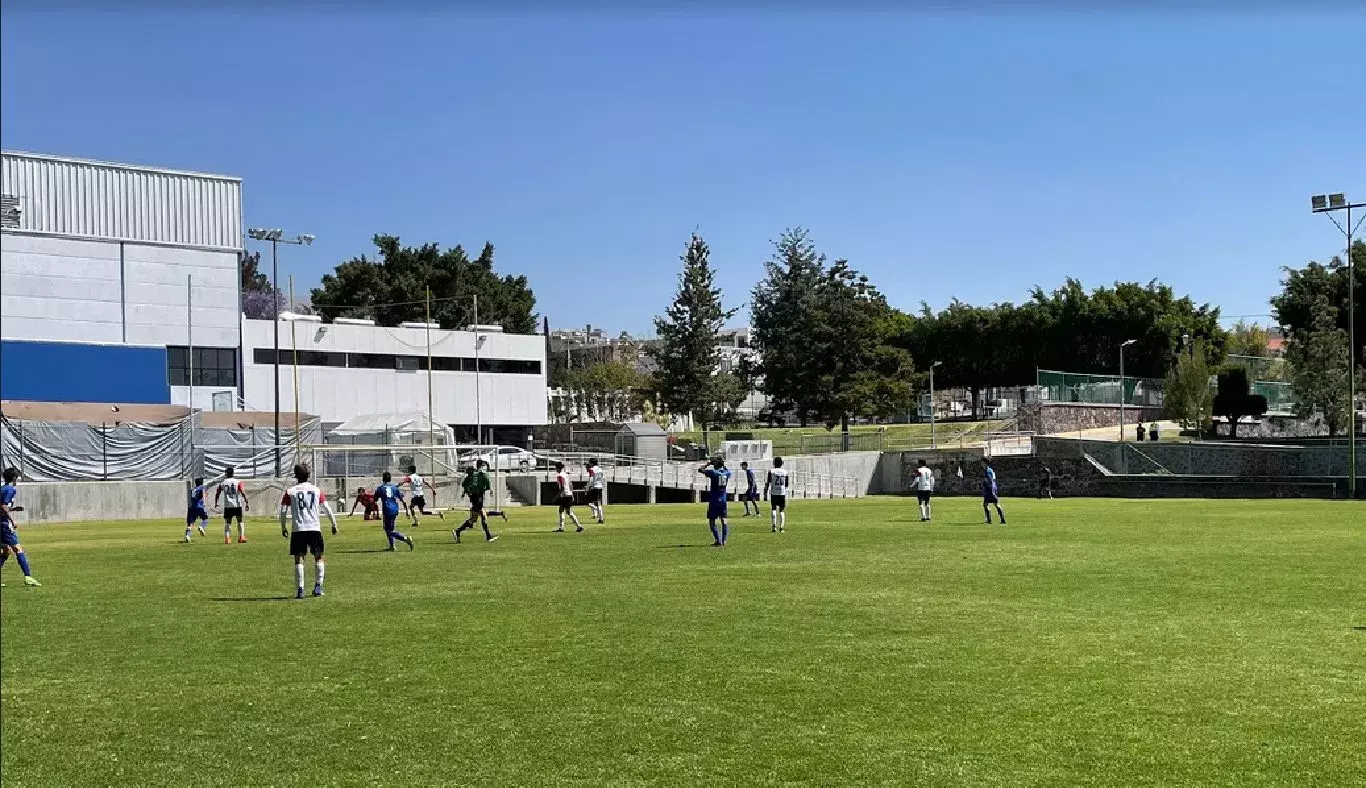 El tenso momento cuando no se sabe si va a ser gol o no.