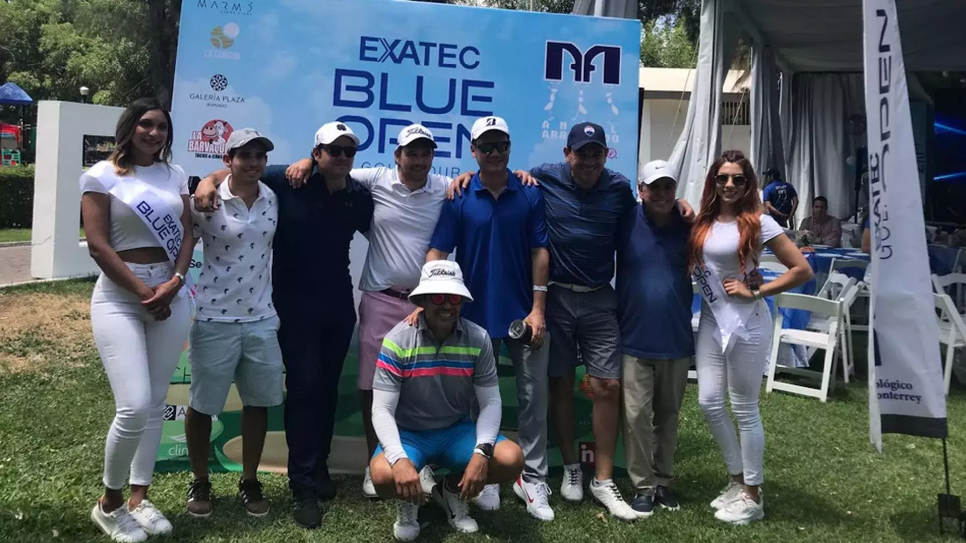 Amigos juntos en el torneo