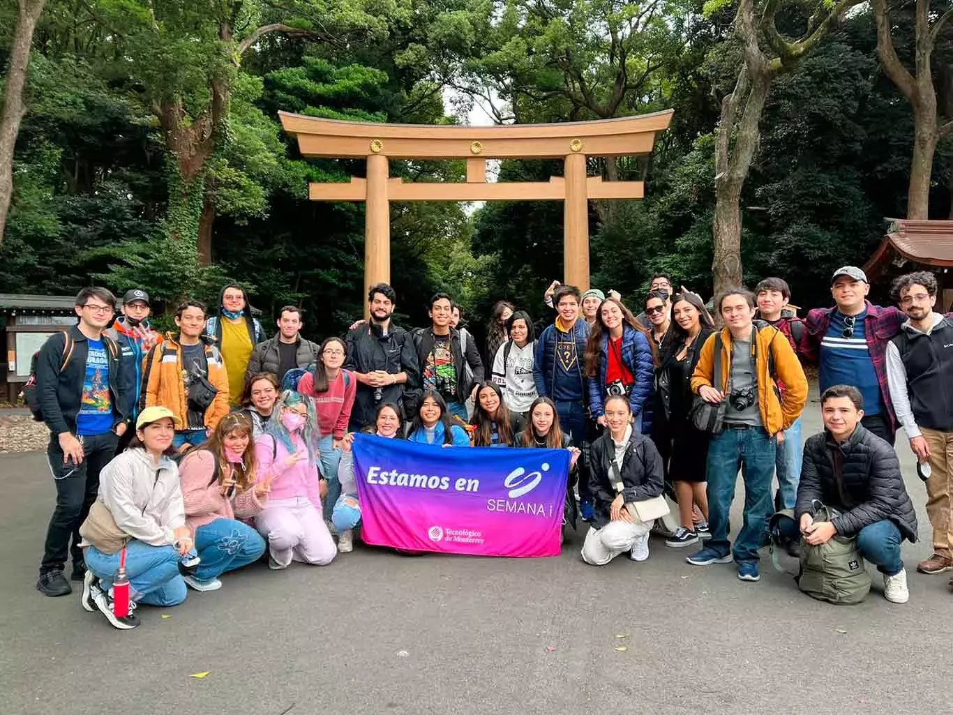 Alumnos de Tec Guadalajara plasman cultura japonesa en arte visual.