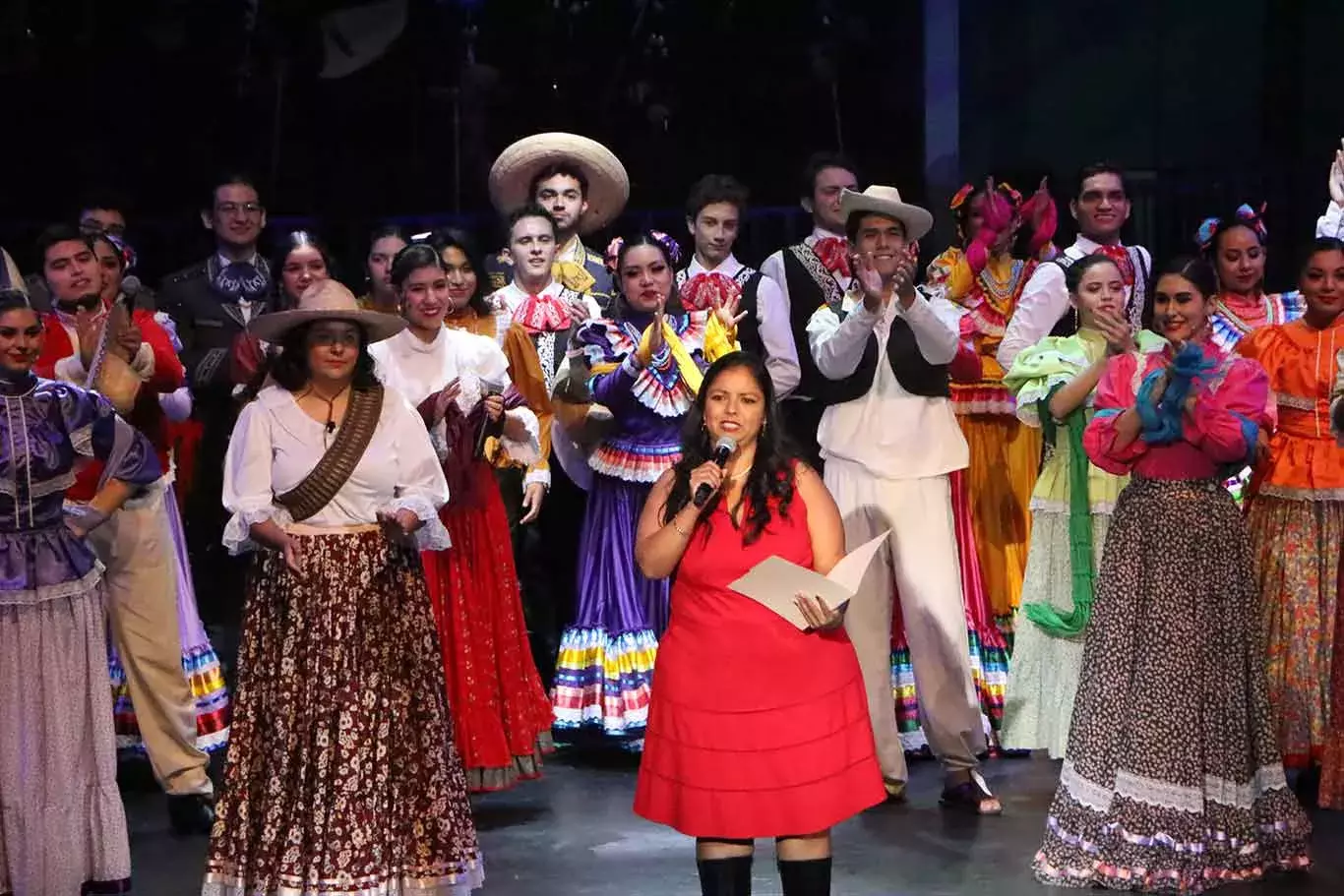 Baile folclórico de Jalisco en el espectáculo de Estampas de México del Tec Guadalajara.