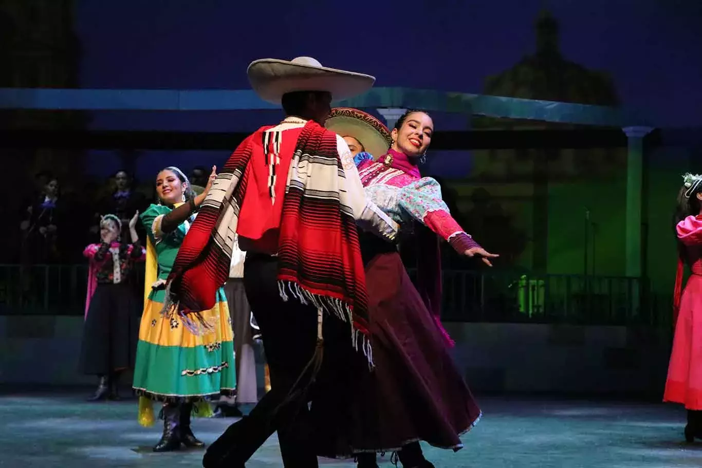 Baile folclórico de Jalisco en el espectáculo de Estampas de México del Tec Guadalajara.