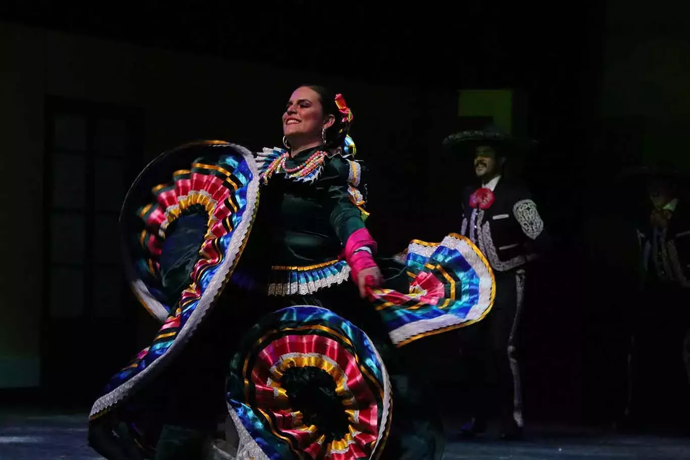 Baile folclórico de Jalisco en el espectáculo de Estampas de México del Tec Guadalajara.