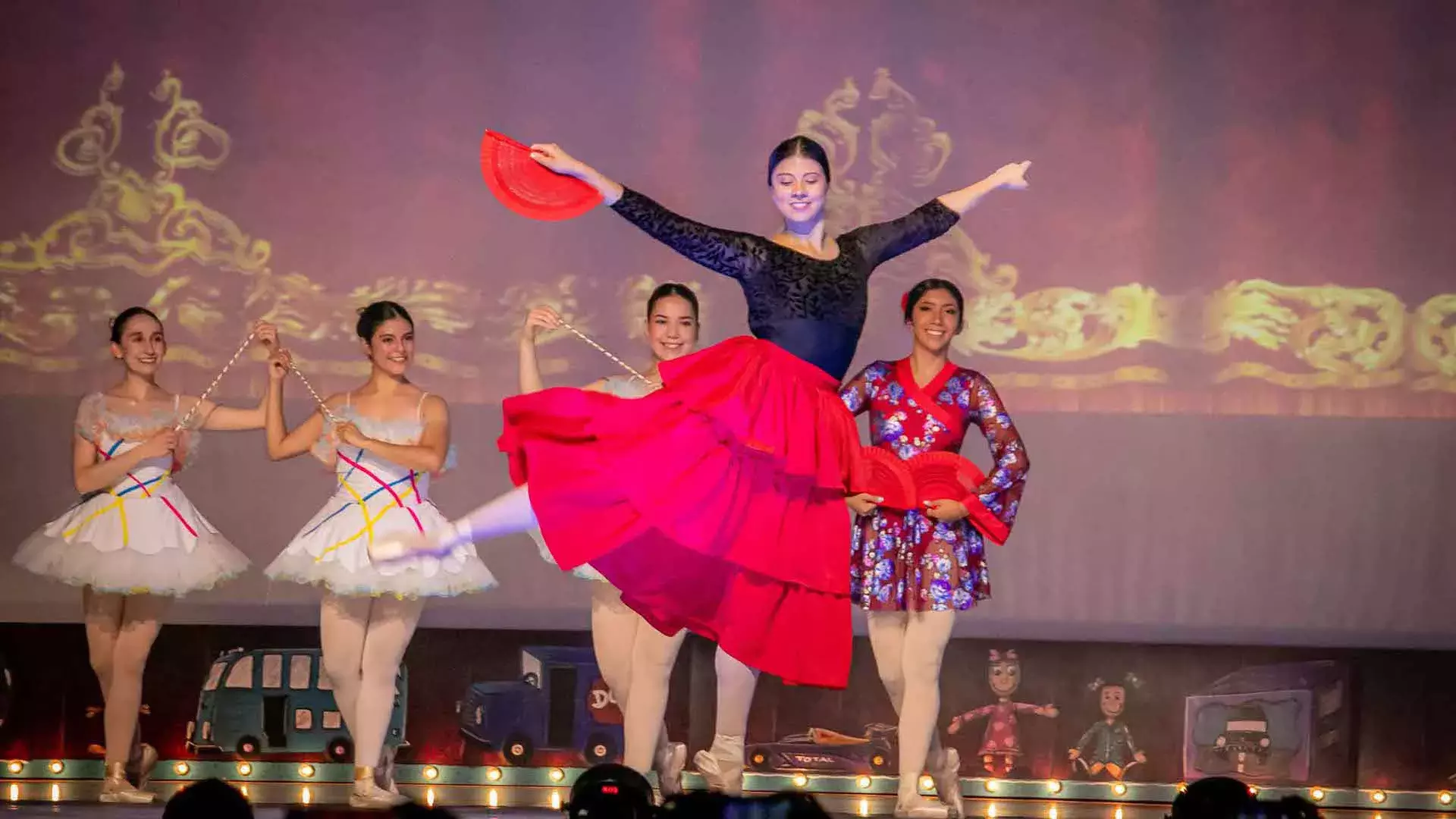 Tec Pue da bienvenida a las fiestas con música, luces y ballet (fotos)