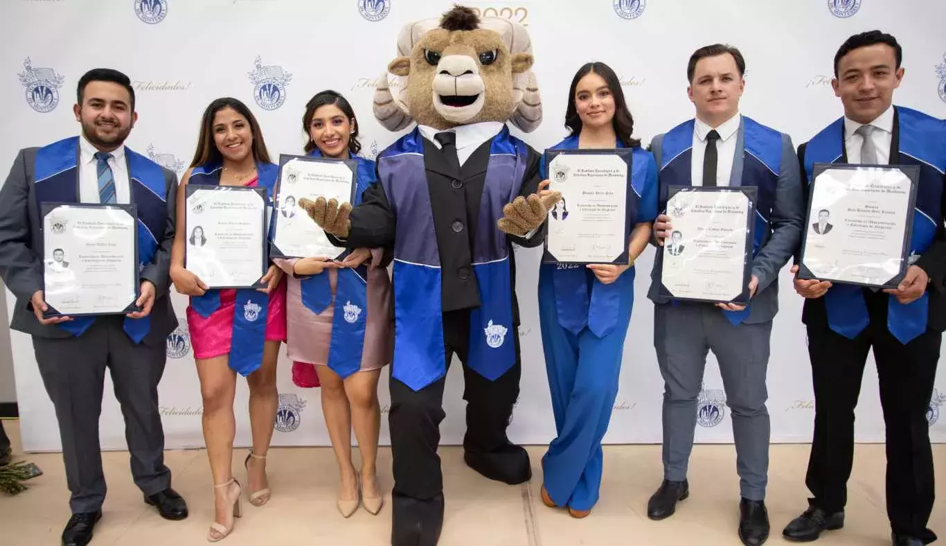 TEUS junto a alumnos egresados del campus Hidalgo