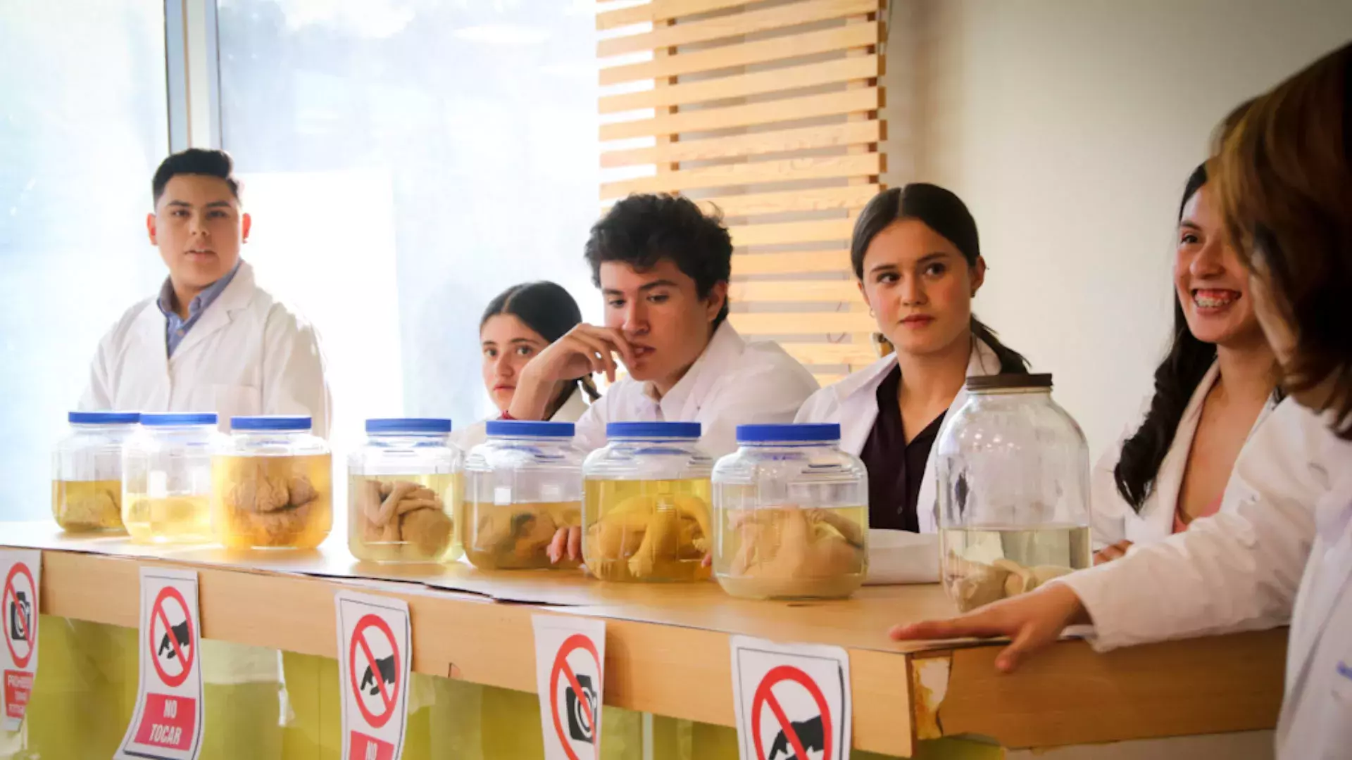 Estudiantes de PrepaTec Zacatecas viviendo la feria de ciencias