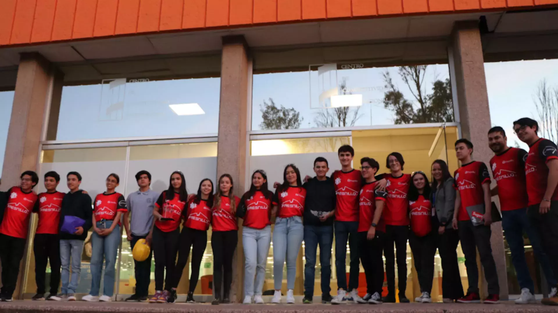 Estudiantes de PrepaTec Zacatecas viviendo la feria de ciencias