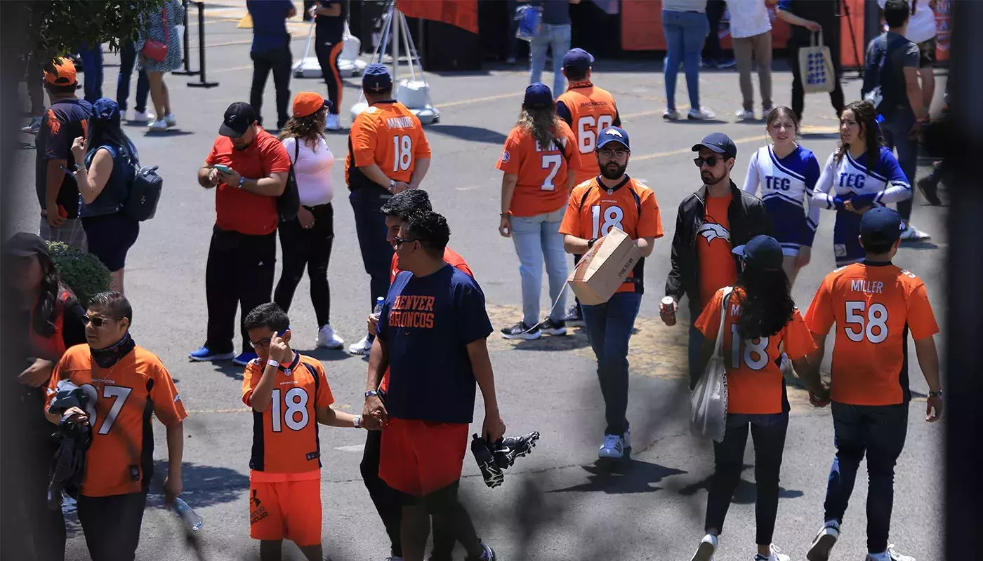 Denver Broncos Mexico Tour 2023 en Tec campus Santa Fe