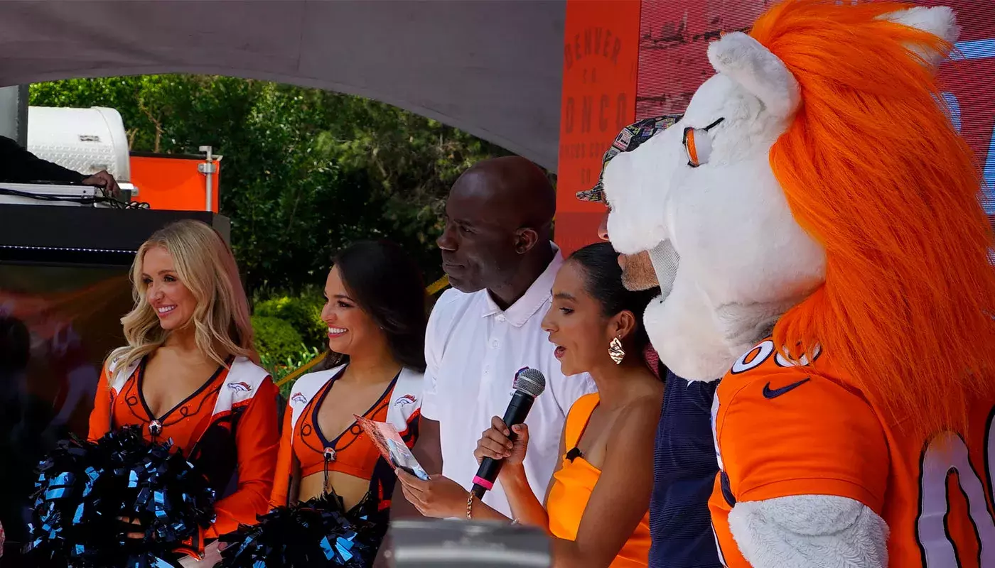 Denver Broncos presentan pick durante la sexta ronda del NFL Draft en Tec campus Santa Fe