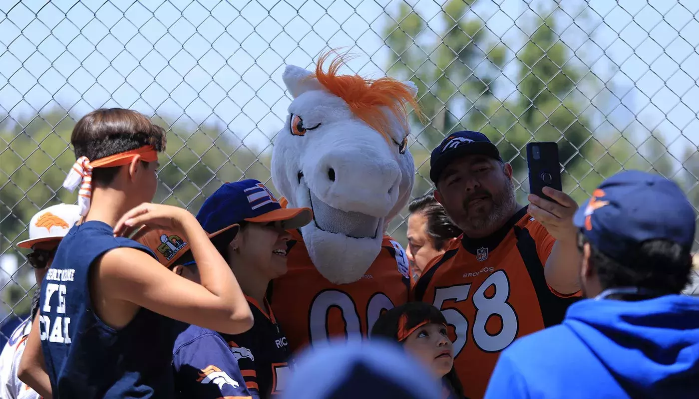 Denver Broncos Mexico Tour 2023 en  Tec campus Santa Fe