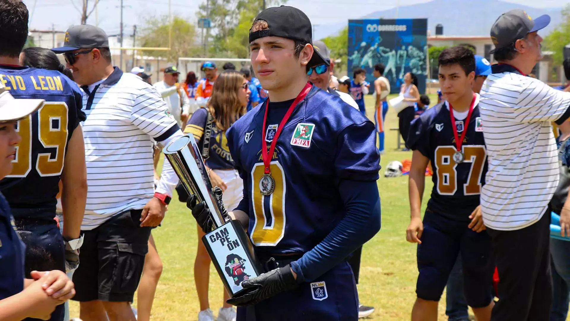 jugador campeón del torneo u17 de futbol americano en tec campus laguna