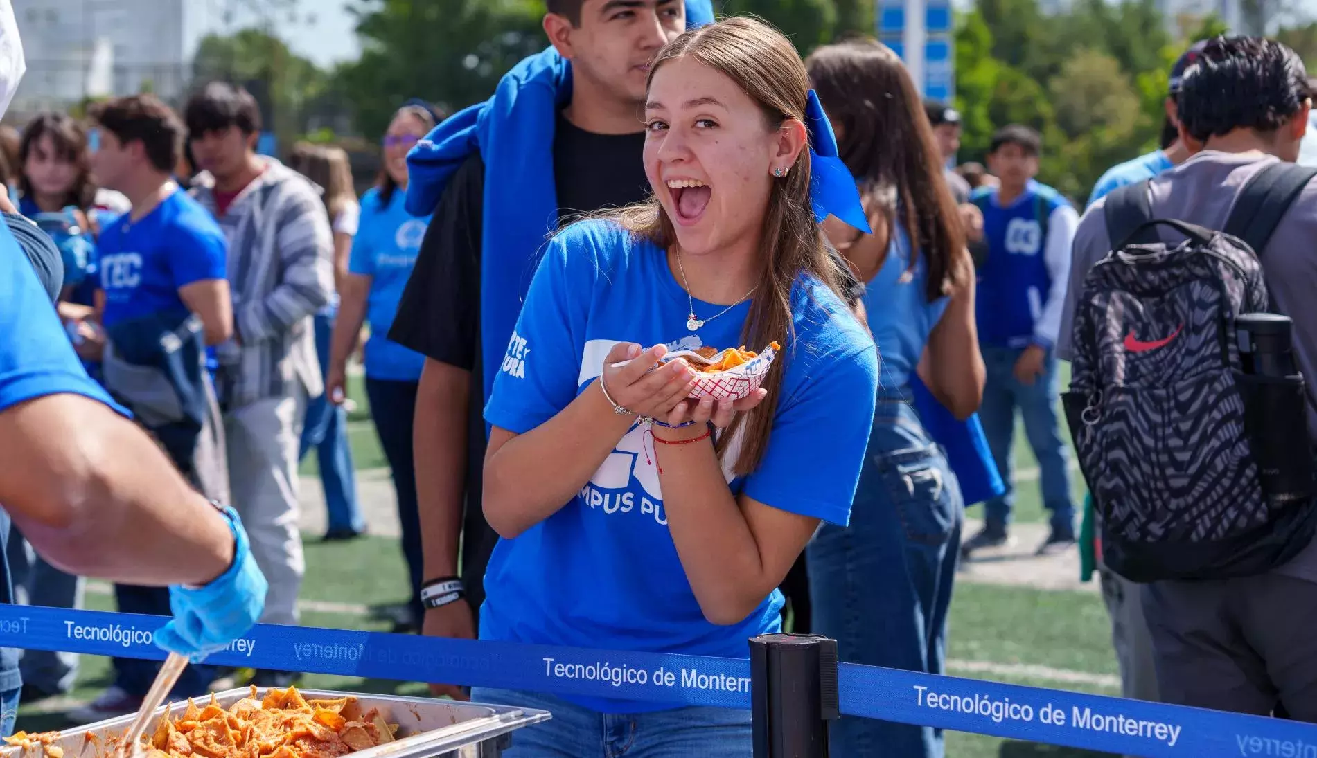 La comunidad Tec disfrutando de los Chilaquiles