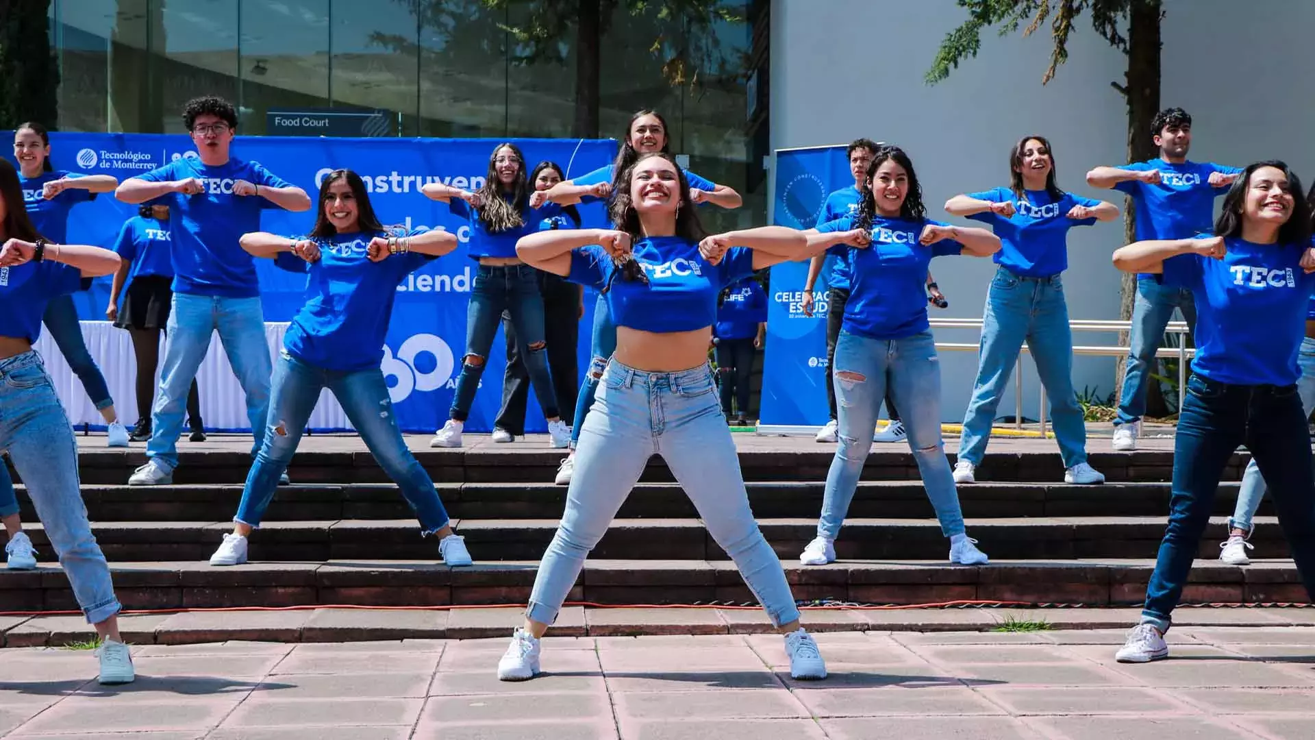 Celebración estudiantil 80 aniversario Tec