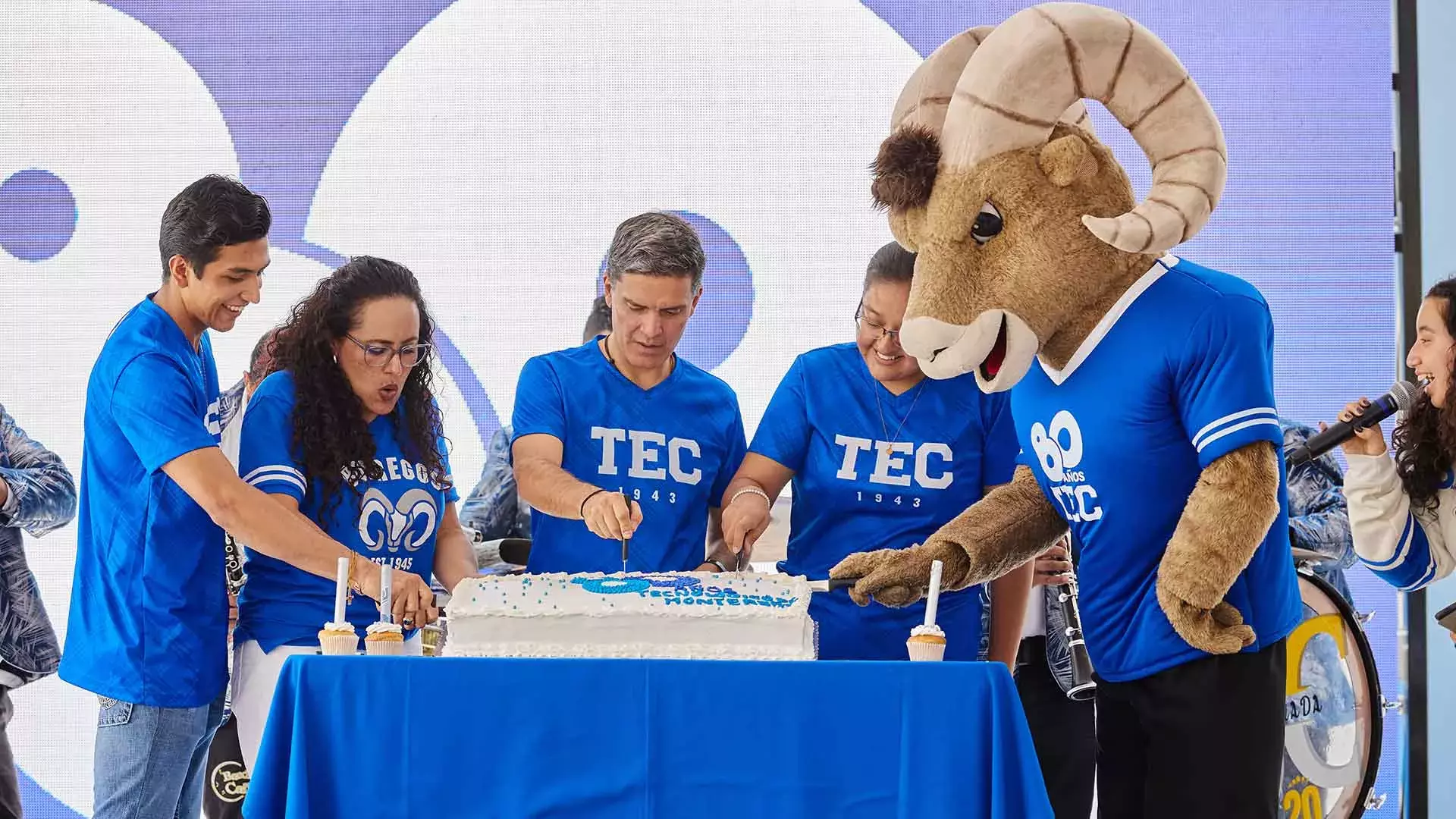 Celebración estudiantil 80 aniversario Tec