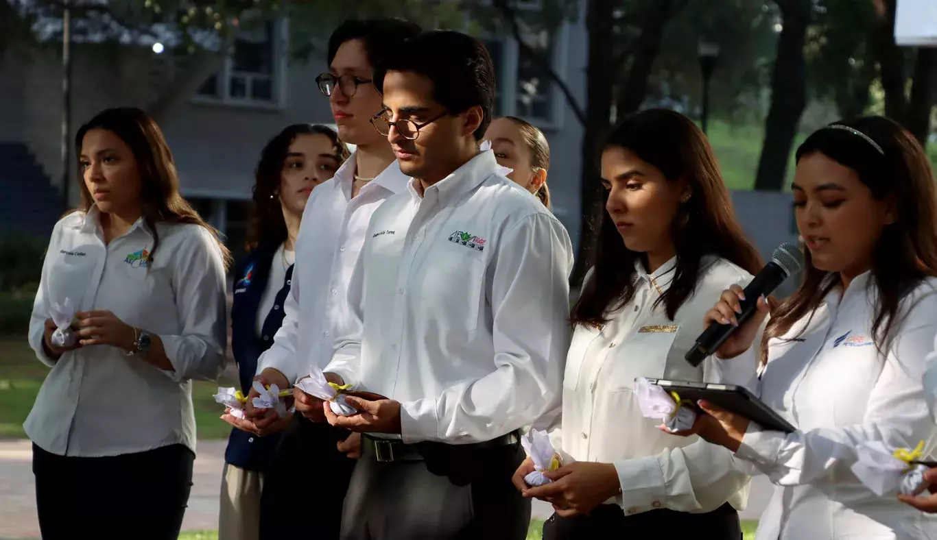 Los mensajes de unión por parte de alumnos se hicieron presentes.