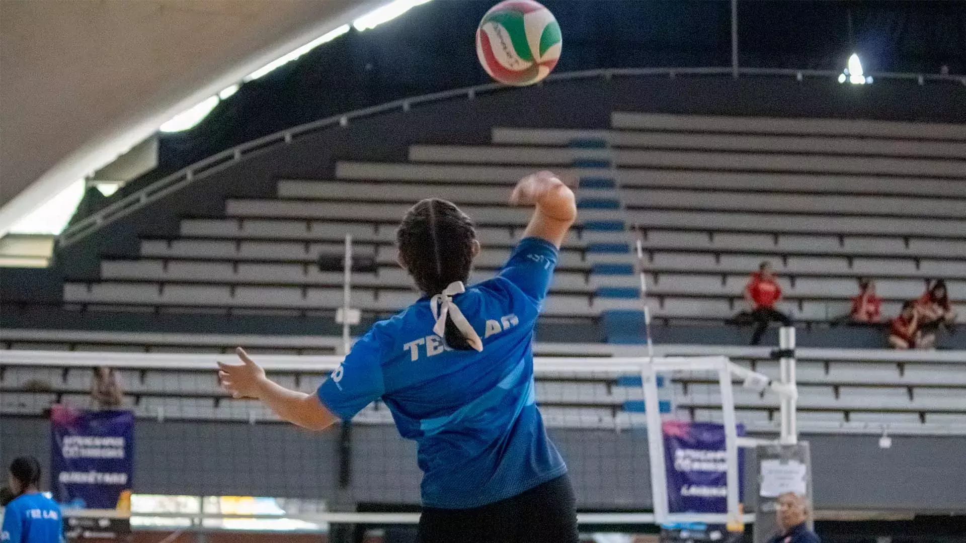 Partido de voleibol femenil en los Intercampus