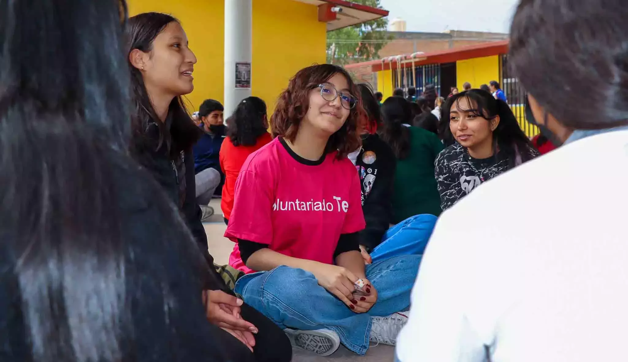 Conviviendo con los alumnos de los colegios en Voluntariado Tec