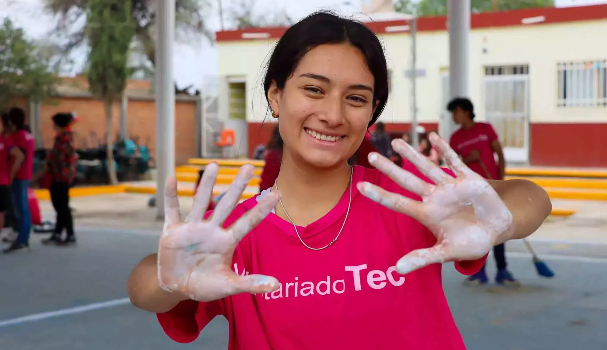 Alumnos de PrepaTec divirtiéndose en Voluntariado Tec