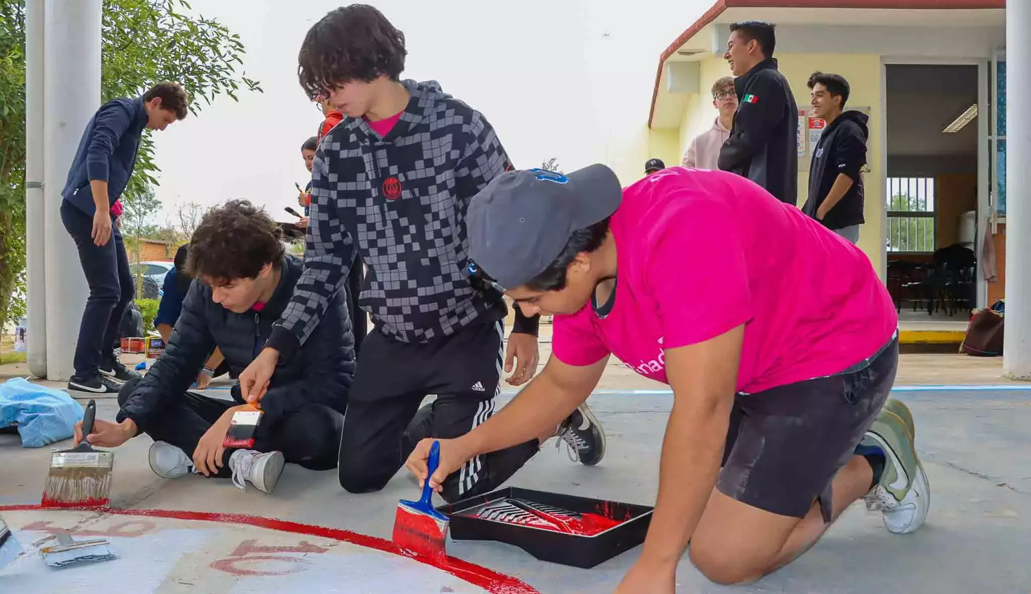 Los alumnos no pararon de pintar en Voluntariado Tec