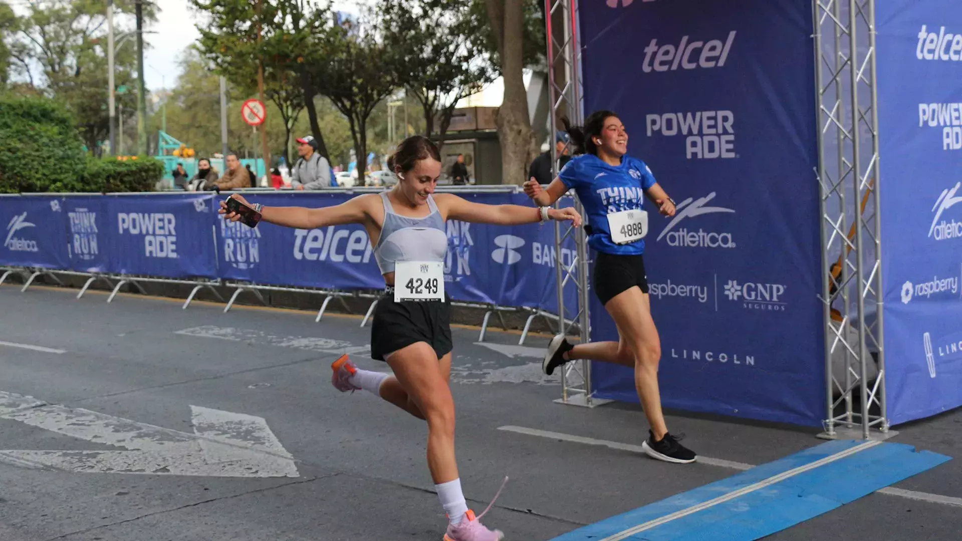 Carrera 80 aniversario Tec de Monterrey en Paseo de la Reforma