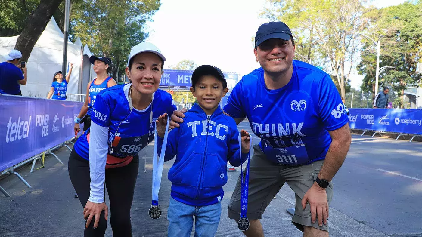 Carrera 80 aniversario Tec de Monterrey en Paseo de la Reforma