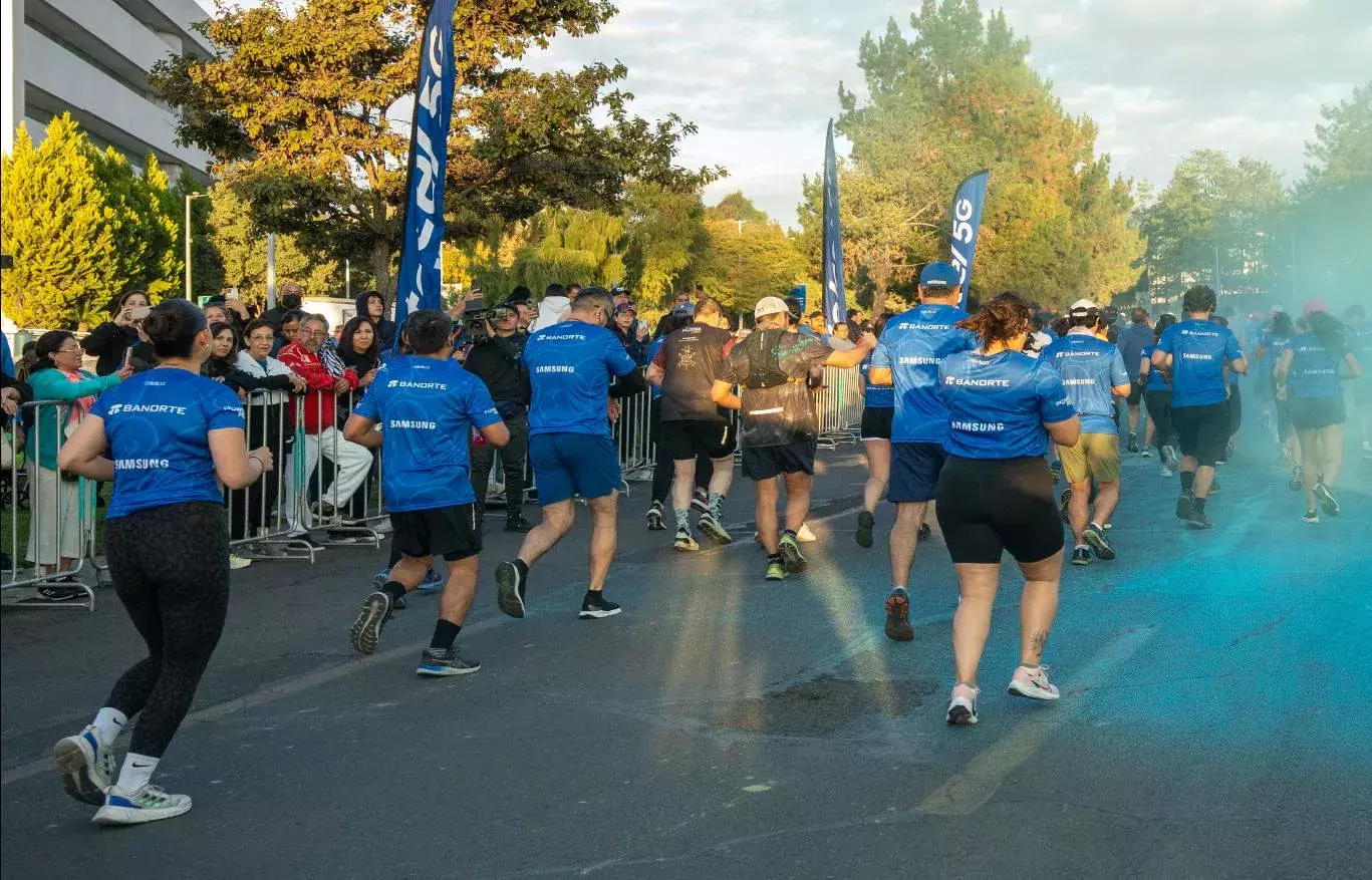 Think Feel Run un evento que se pintó de azul