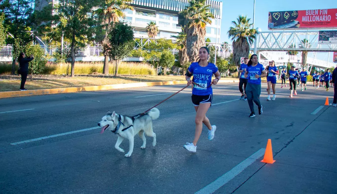 Comunidad Tec disfrutando el circuito con sus mascotas