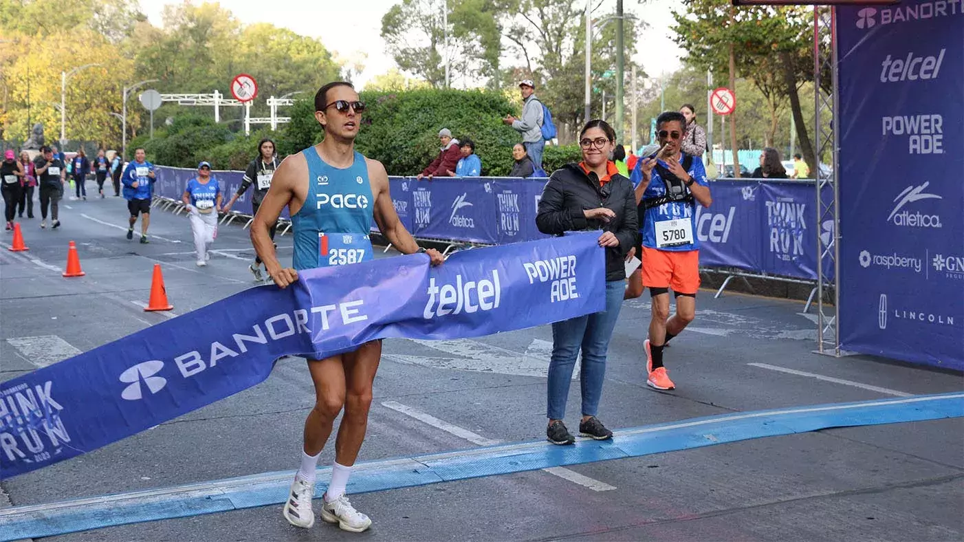 Carrera 80 aniversario Tec de Monterrey en Paseo de la Reforma