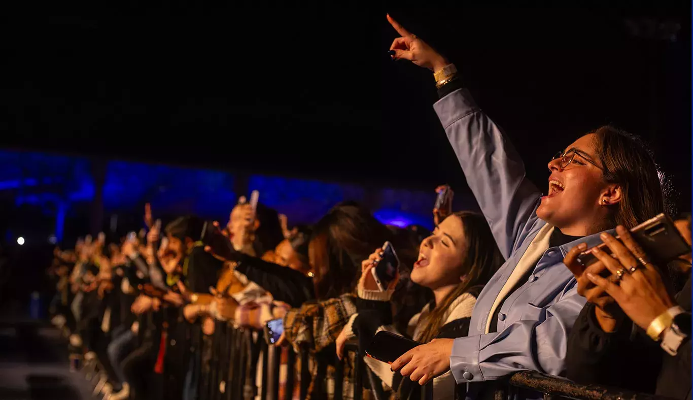 Público en Blue Fest del Tec campus Sonora Norte