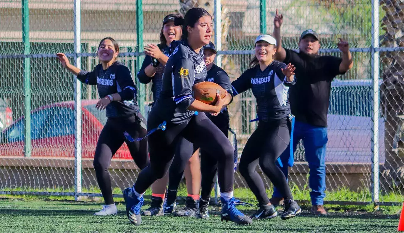 Viven emociones por juego de 10 aniversario de tocho bandera de Borregos Laguna