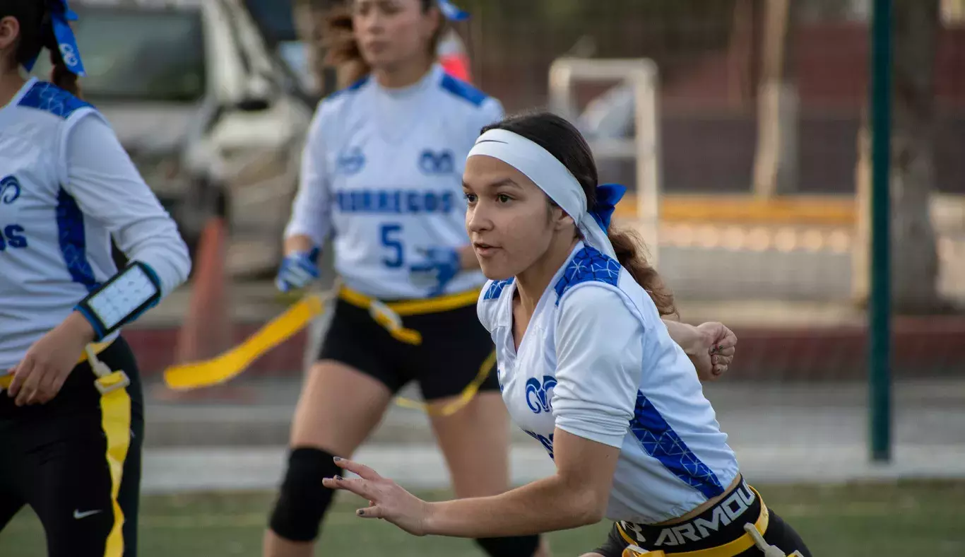 Defensora del equipo femenil de tochito