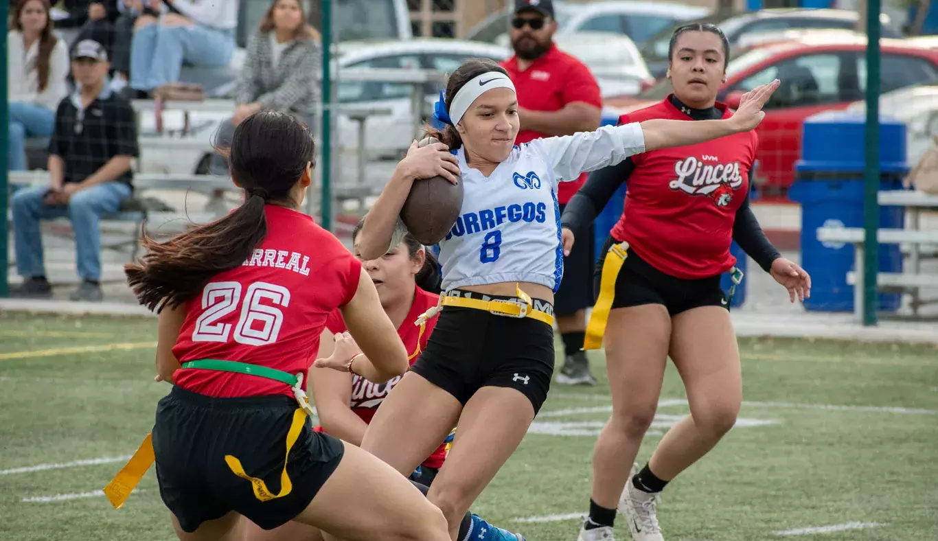 Jugadora de tochito femenil en acción