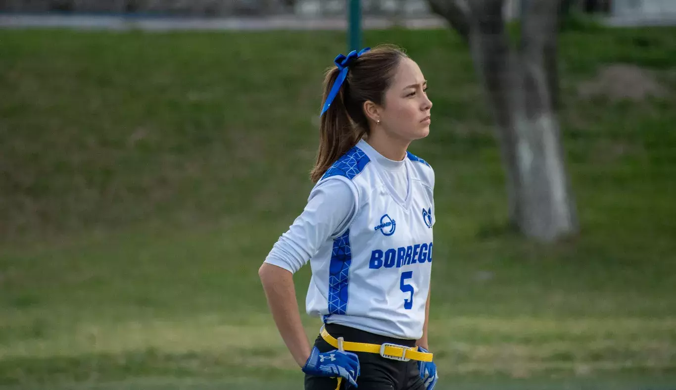 Jugadora de tochito femenil en defensa