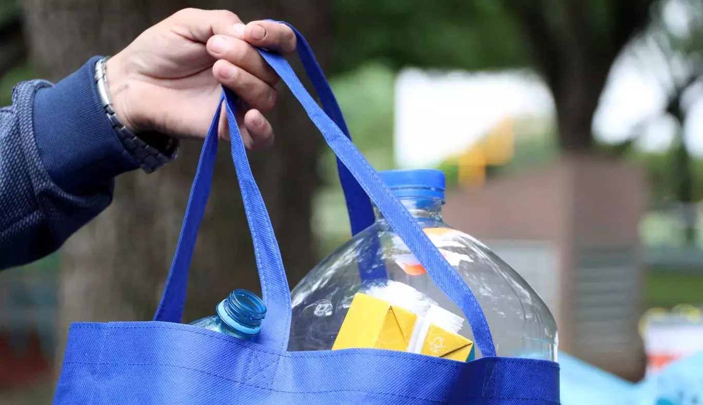 Bolsa de TecStore con pet para ser reciclado.