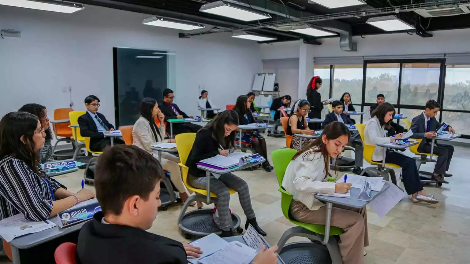 estudiantes en TECMUN en Tec Campus Tampico participando