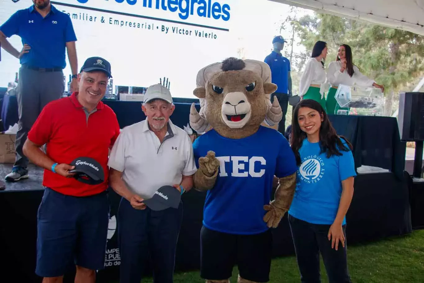 La entrega de premios por parte de los "Líderes de Mañana"