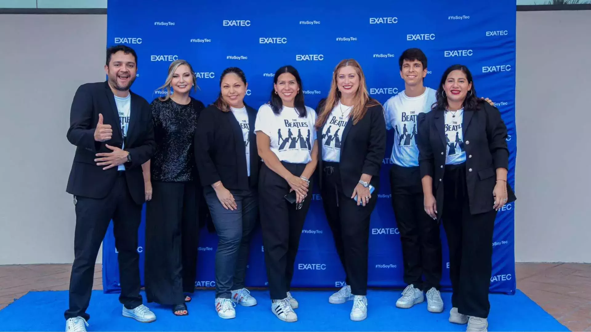 Siete directivos del Tec de Monterrey posando.