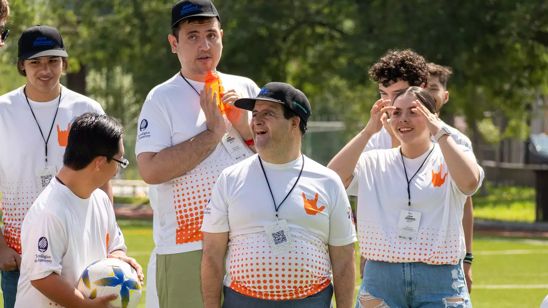 Participantes disfrutando de las actividades deportivas en Vive Extremo Camp