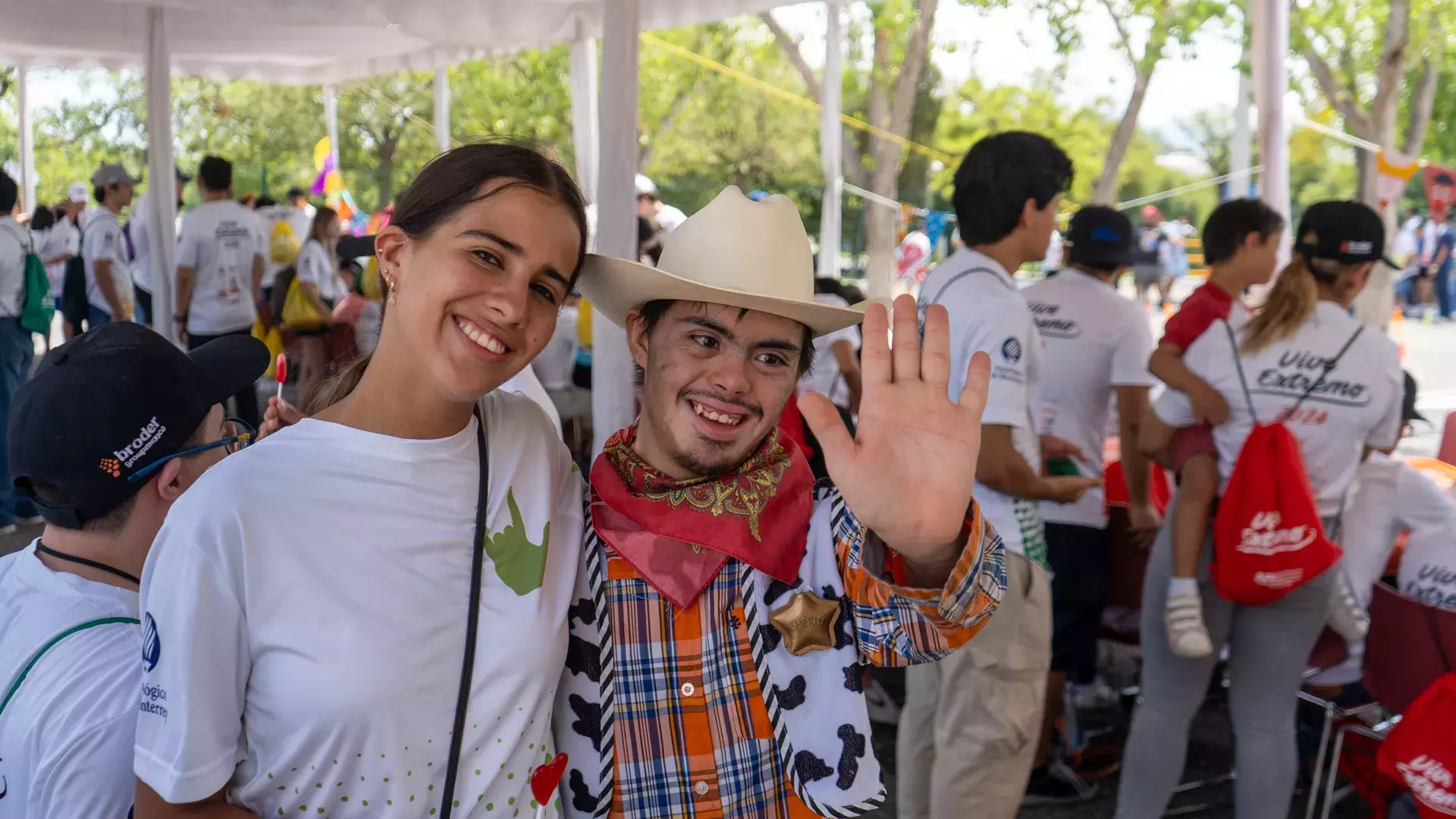 Estudiante y participante en feria Vive Extremo