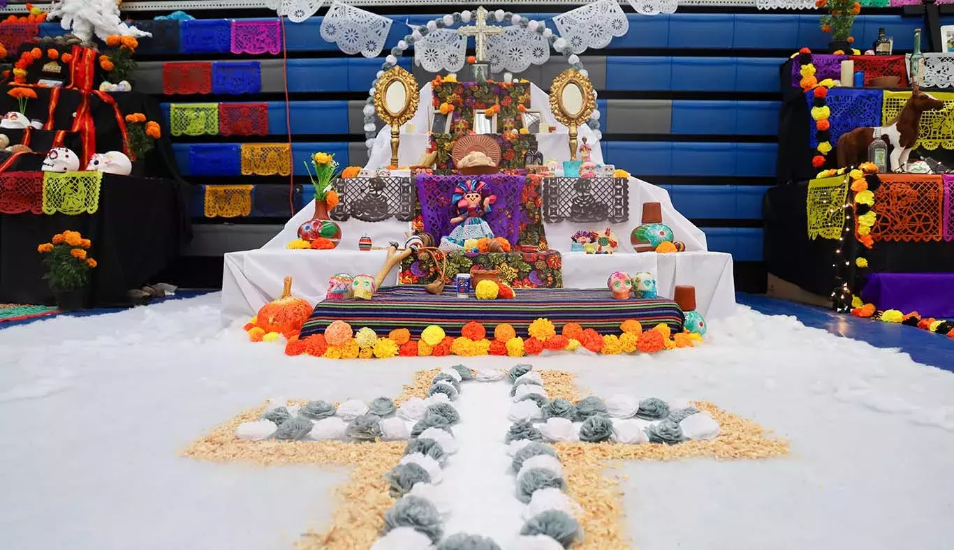 Altar de muertos de estudiantes.